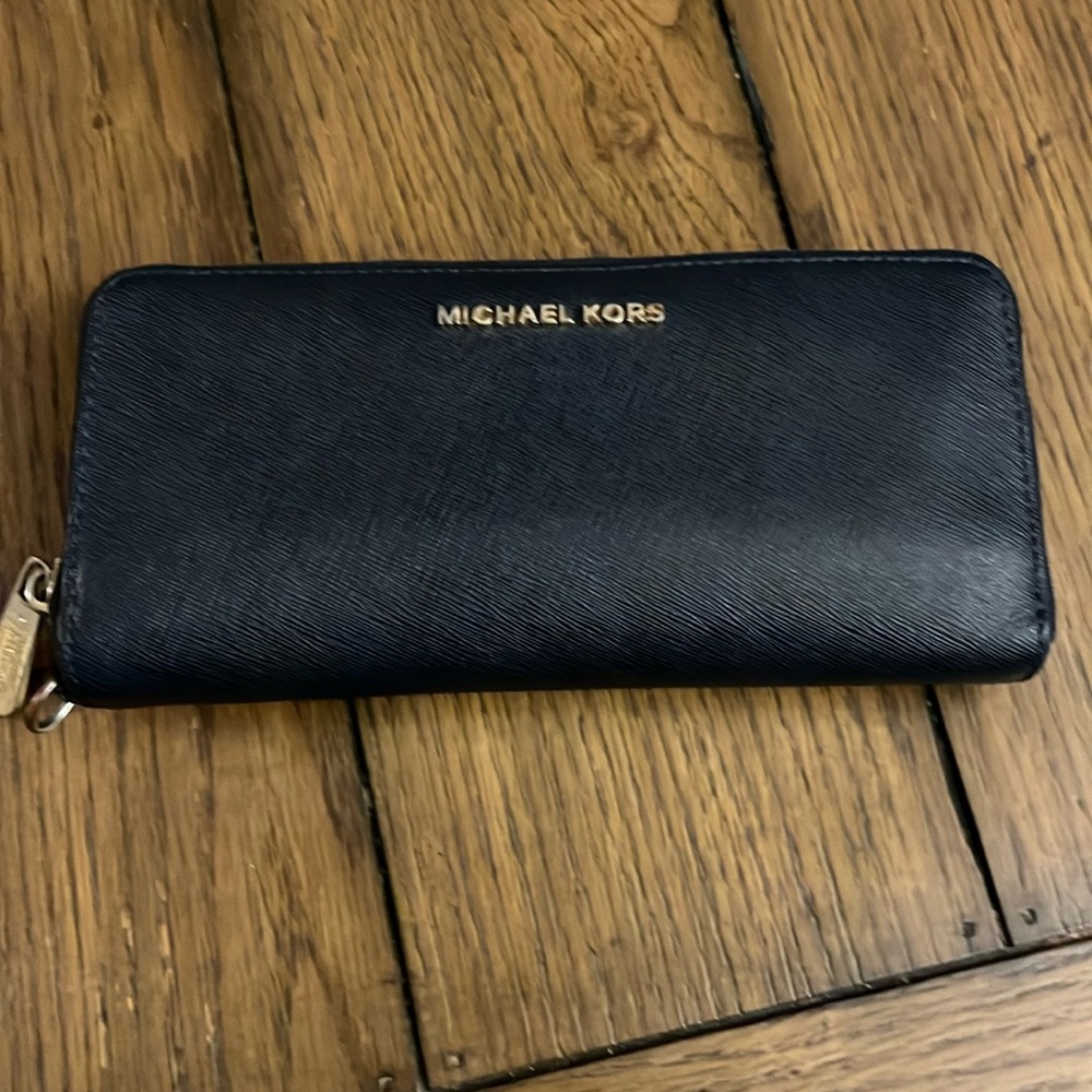Original Michael Kors wallet .Nice navy blue color